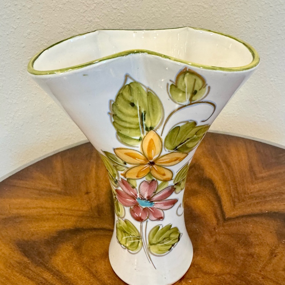Italian Glazed Terracotta Hand Painted Signed Floral Vase 8 1/4 Inches - Picture 9 of 12